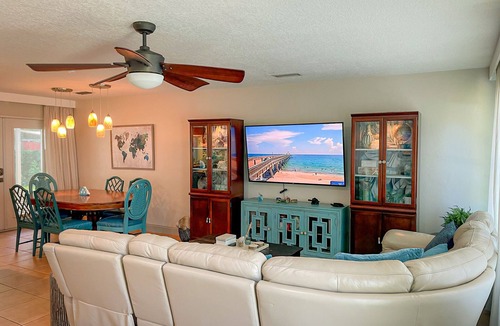 Deerfield Beach House | Comfortable home with King bed suite - close to Beach!