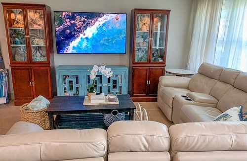 Deerfield Beach House | Comfortable home with King bed suite - close to Beach!