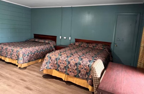 Dothan Hotel | Comfortable Pet-Friendly Room Near Dothan Attractions! w/Free Parking