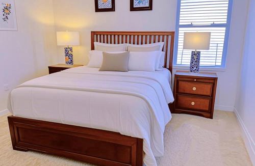Loughman House | Comfortable Private Room in Luxury Villa - Resort Community - Near Disney