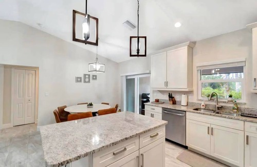 North Port House | Comfortable & Relaxing Home~-Hot Tub~Sleeps 12