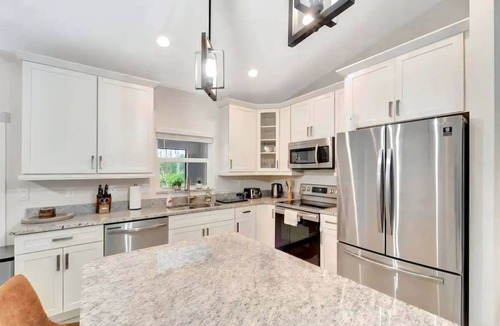 North Port House | Comfortable & Relaxing Home~-Hot Tub~Sleeps 12