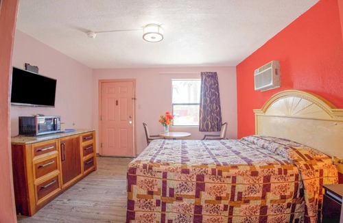 El Paso Hotel | Comfortable Room Close to El Barrio Park – Excellent Value for Clean Comfort