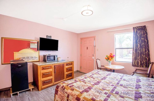 El Paso Hotel | Comfortable Room Close to El Barrio Park – Excellent Value for Clean Comfort
