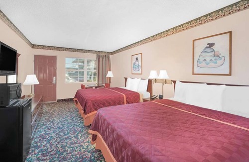Pecos Hotel | Comfortable Unit Close to West of the Pecos Museum! Pets Allowed, Seasonal Pool!