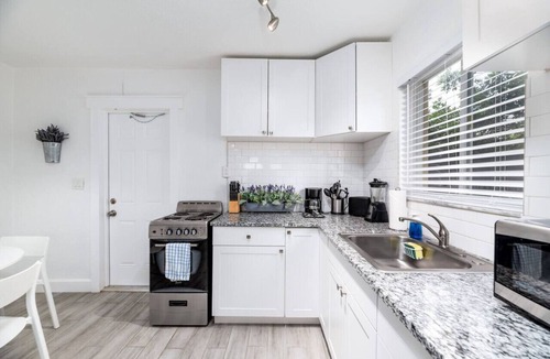 Middle River Terrace Apartment | Comfy Condos @ Middle River - #3