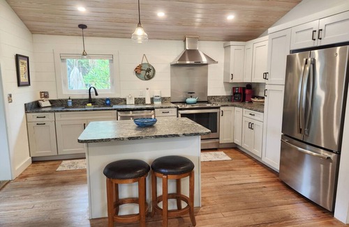 Historic Downtown Apalachicola Cottage | Comfy Cottage in Apalachicola; Easy Walk to Downtown!
