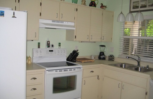 Woodward House | Comfy Cozy Cul de Sac Beacon Woods East ~ 3 bedrooms 2 bath ~ SUPER CLEAN!