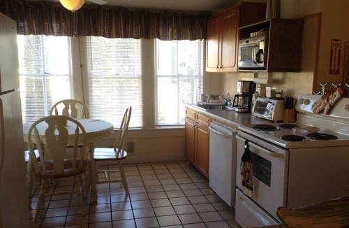 DeLand Apartment | Comfy King, queen pullout, relaxing front Porch, Short Walk To Downtown
