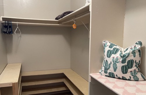 Biggs Field House | Comfy, Spacious 3 bedroom Casita