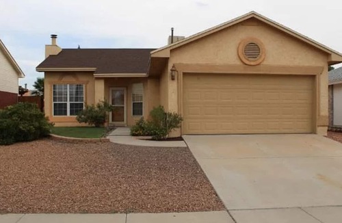 Biggs Field House | Comfy, Spacious 3 bedroom Casita