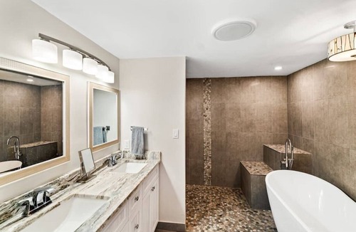 Orlando Beach Resort | Compass 1BR - Gourmet Kitchen - Water view