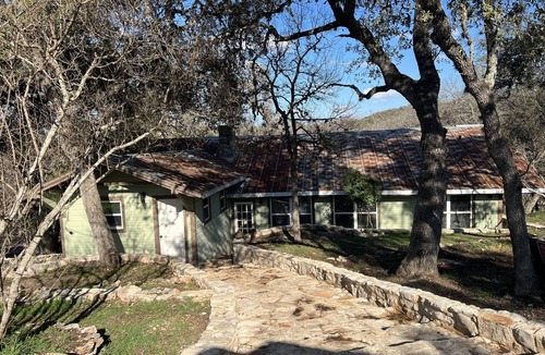 New Braunfels Cottage | Completely renovated 1930s Cottage on the Guadalupe River. Ideal location!