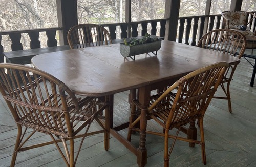 New Braunfels Cottage | Completely renovated 1930s Cottage on the Guadalupe River. Ideal location!