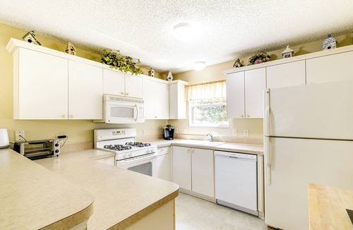 Lynnhaven Cottage | Complimentary Golf Cart! Home in The Villages