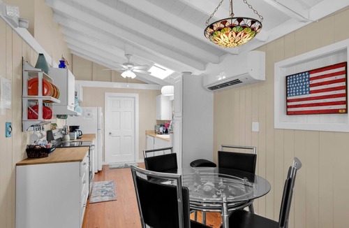 Marathon House | Conch Key Cottage 2 bed 1 bath home w/ramp access