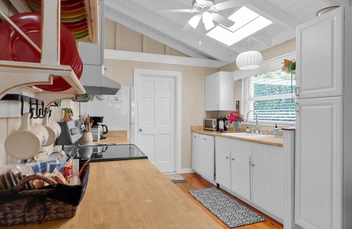 Marathon House | Conch Key Cottage 2 bed 1 bath home w/ramp access