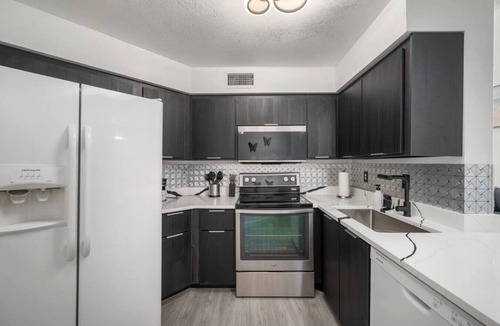 Ventura Apartment | Condo w/Pool + Gym + Golf + Jacuzzi + Game Areas!