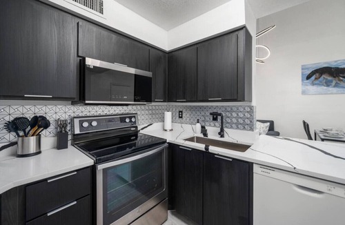 Ventura Apartment | Condo w/Pool + Gym + Golf + Jacuzzi + Game Areas!