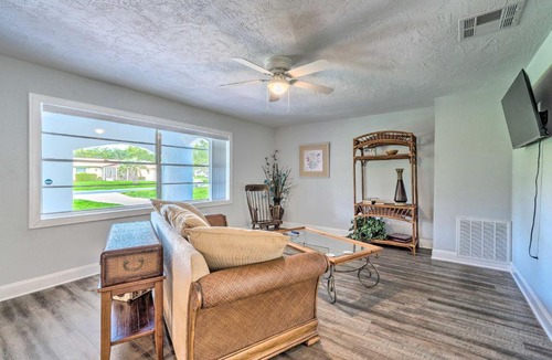 Pine Ridge House | Contemporary Gem w/Sun Room in Beverly Hills!