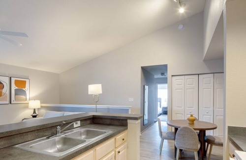 Palm Harbor Apartment | Contemporary large 3BR, in unit Washer/Dryer, FREE parking with all amenities!