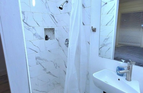 West Colfax House | Continental private bedroom/bathroom Rm3