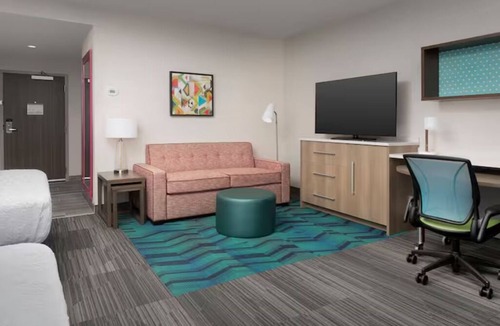 Ludlam Hotel | Convenient Blue Lagoon Suite Minutes MIA Airport, Coral Gables & Downtown Miami