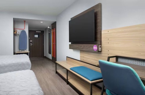Ludlam Hotel | Convenient Blue Lagoon Suite Minutes MIA Airport, Coral Gables & Downtown Miami