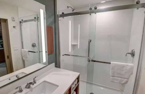 Wesley Chapel Hotel | Convenient Wesley Chapel Stays | Near I-75, Dining & Tampa Fun - 4 Units