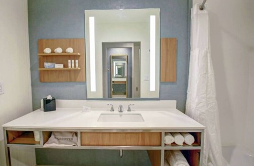 Wesley Chapel Hotel | Convenient Wesley Chapel Stays | Near I-75, Dining & Tampa Fun - 4 Units