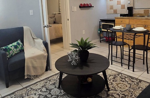 West Miami House | Cool house with AC in vibrant Miami