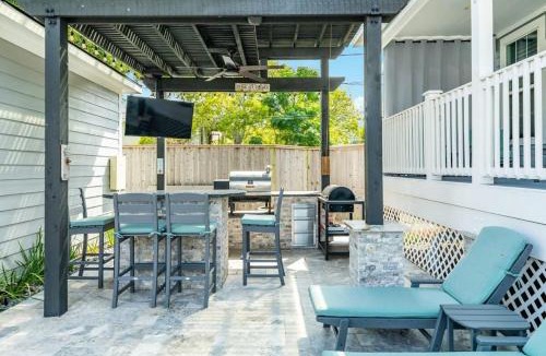 San Jacinto House | Coral Cottage - Enjoy the Posh Life! Heated Pool, Spa, Fireplace!