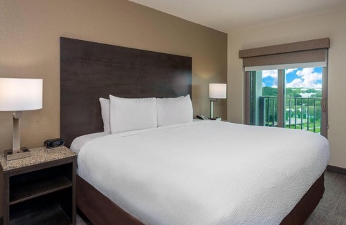Fruitville Hotel | Coral Pointe Sarasota, an Ascend Collection Hotel