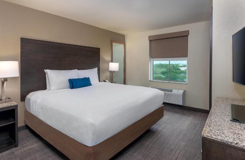 Fruitville Hotel | Coral Pointe Sarasota, an Ascend Collection Hotel