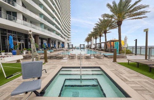 Hollywood South Central Beach House | Cosy 1 Bedroom Breathtaking Ocean Views at LYFE Resort