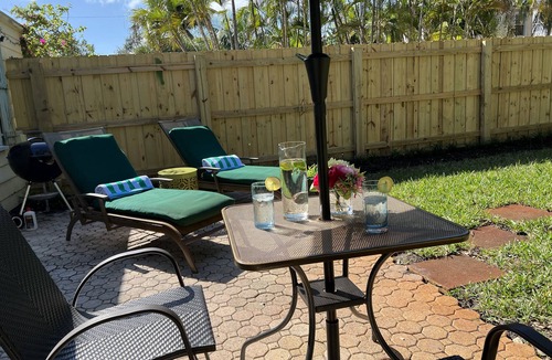 South Palm Park Neighborhood Association Apartment | COTTAGE CLOSE TO BEACH AND BRYANT PARK