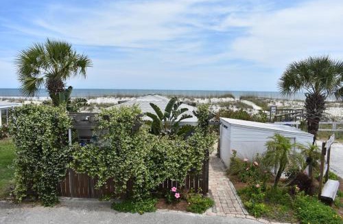 St. Augustine Beach House | Cottage Four DIRECT OCEANFRONT Romantic Cottage Best Beach - Walk to Restaurants - Downtown only 5 Miles