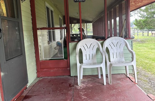 Beaumont House | Country Cowboy Retreat- 3 BR home in Beaumont Tx.