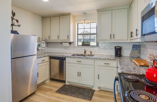 Decatur Cottage | Countryside Cottage w/Fenced Yard in Decatur!