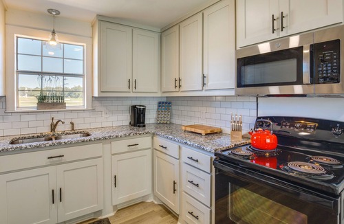 Decatur Cottage | Countryside Cottage w/Fenced Yard in Decatur!