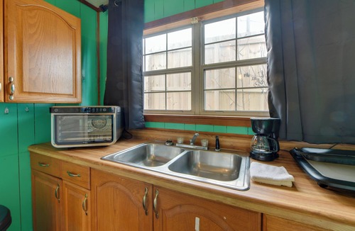 Fort Gaines Apartment | Couple’s Retreat w/Dock Access on Lake Eufaula!