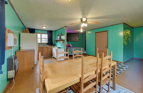 Fort Gaines Apartment | Couple’s Retreat w/Dock Access on Lake Eufaula!
