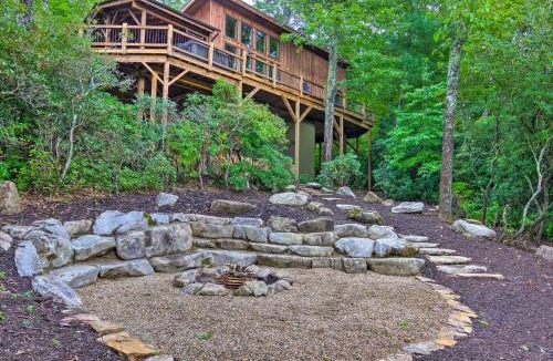 Brevard House | Couples’ Treehouse Retreat w/Hot Tub & Views
