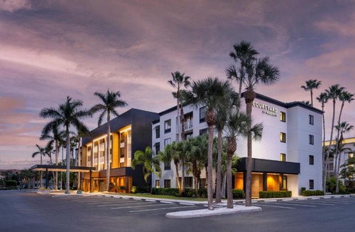 Central Naples Hotel | Courtyard by Marriott - Naples