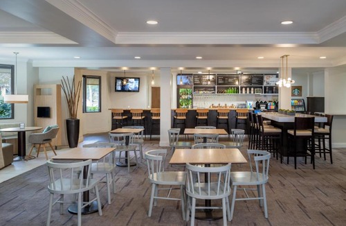 Central Naples Hotel | Courtyard by Marriott - Naples