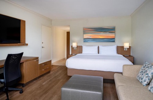 Central Naples Hotel | Courtyard by Marriott - Naples