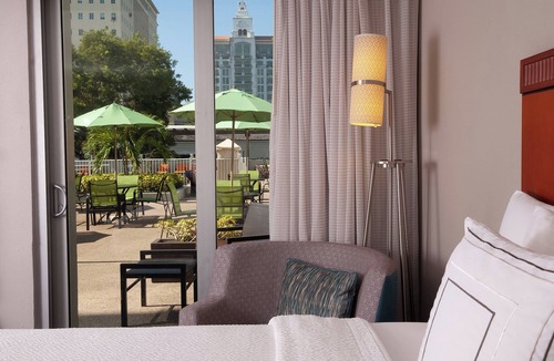 Coral Gables Section Hotel | Courtyard Miami in Coral Gables by Marriott