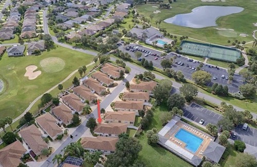 The Villages Villa | Courtyard Villa Retreat – Prime Location
