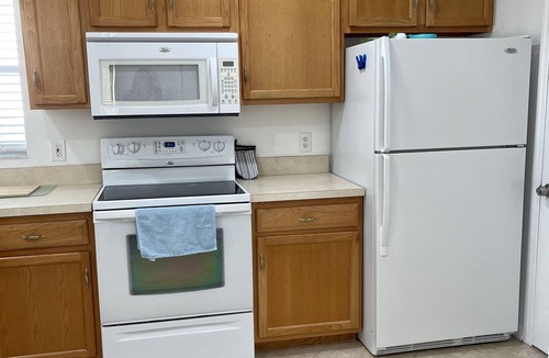 Lady Lake House | Courtyard Villa with gas golf cart located between two Town Squares!