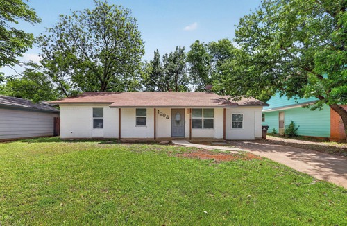 Arlington House | Cowboy Retreat- Massage Chair, Cowboy Pool, Playground, Fire Pit, FIFA World Cup